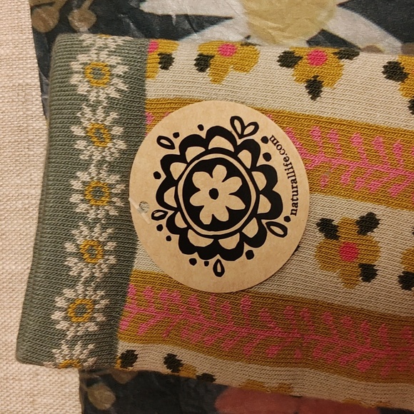 NATURAL LIFE: MUSHROOM FLOWER SOCKS - Picture 7 of 12